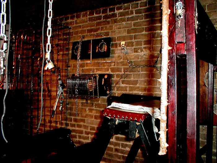bondage_equipment_07